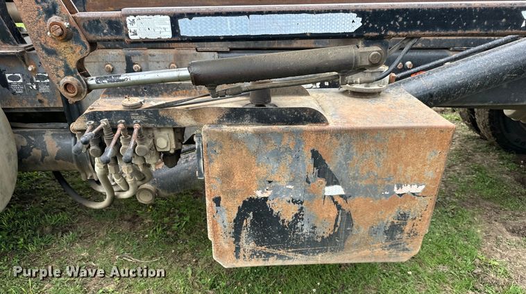 image for item NT9332 2005 Sterling  LT9500 roll-off container truck