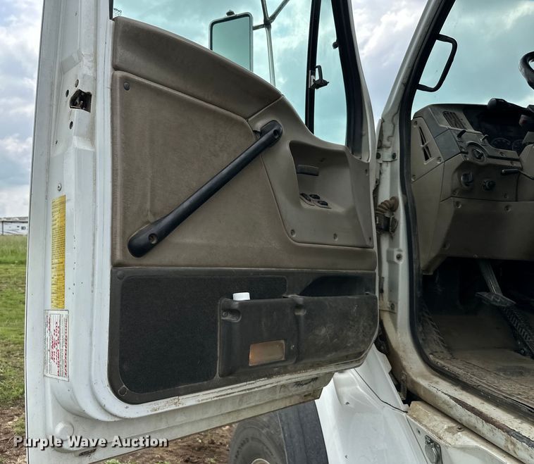 image for item NT9332 2005 Sterling  LT9500 roll-off container truck