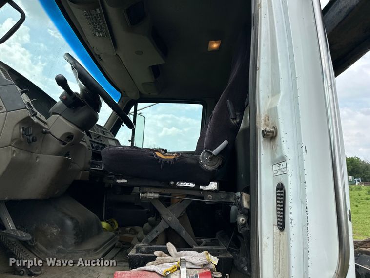 image for item NT9332 2005 Sterling  LT9500 roll-off container truck