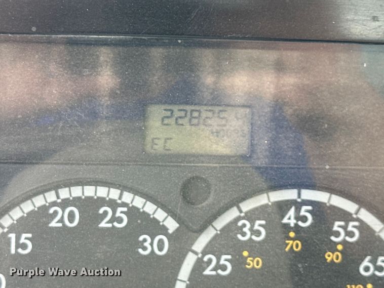 image for item NT9332 2005 Sterling  LT9500 roll-off container truck