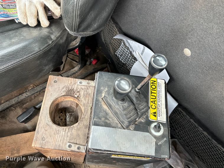 image for item NT9332 2005 Sterling  LT9500 roll-off container truck