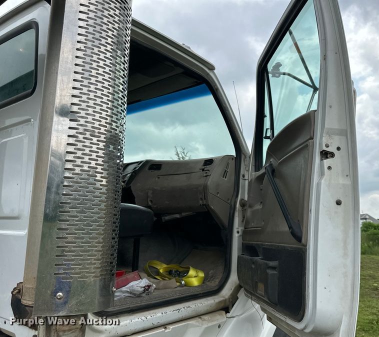 image for item NT9332 2005 Sterling  LT9500 roll-off container truck