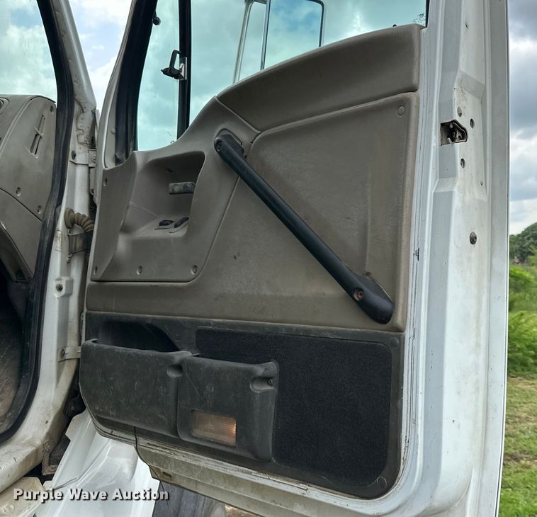 image for item NT9332 2005 Sterling  LT9500 roll-off container truck