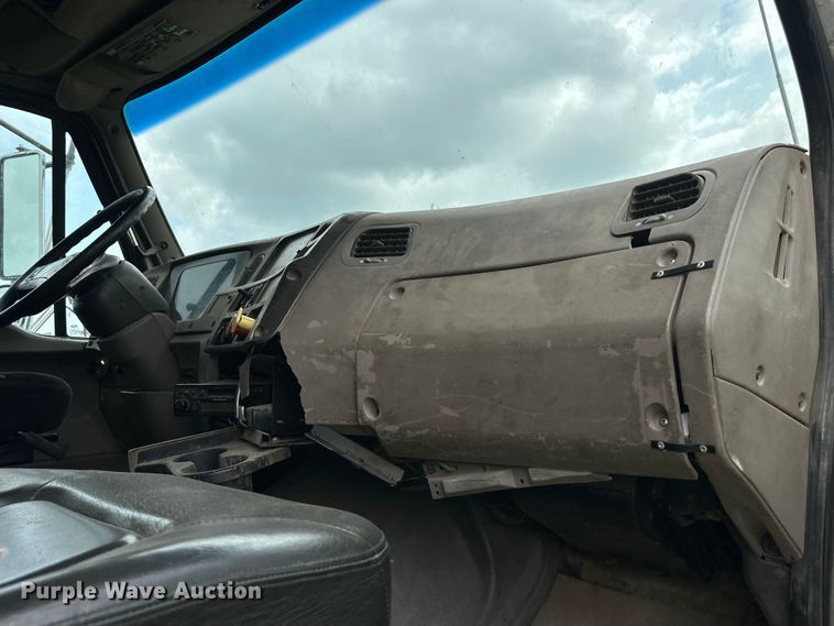 image for item NT9332 2005 Sterling  LT9500 roll-off container truck