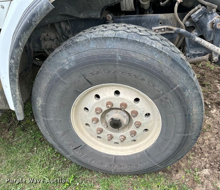 image for item NT9332 2005 Sterling  LT9500 roll-off container truck