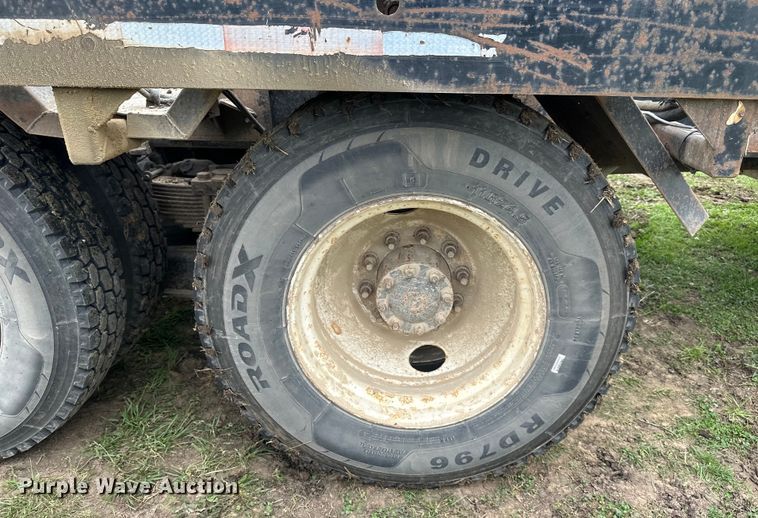 image for item NT9332 2005 Sterling  LT9500 roll-off container truck