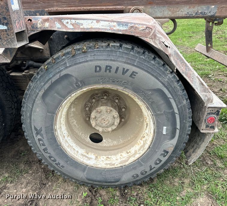 image for item NT9332 2005 Sterling  LT9500 roll-off container truck