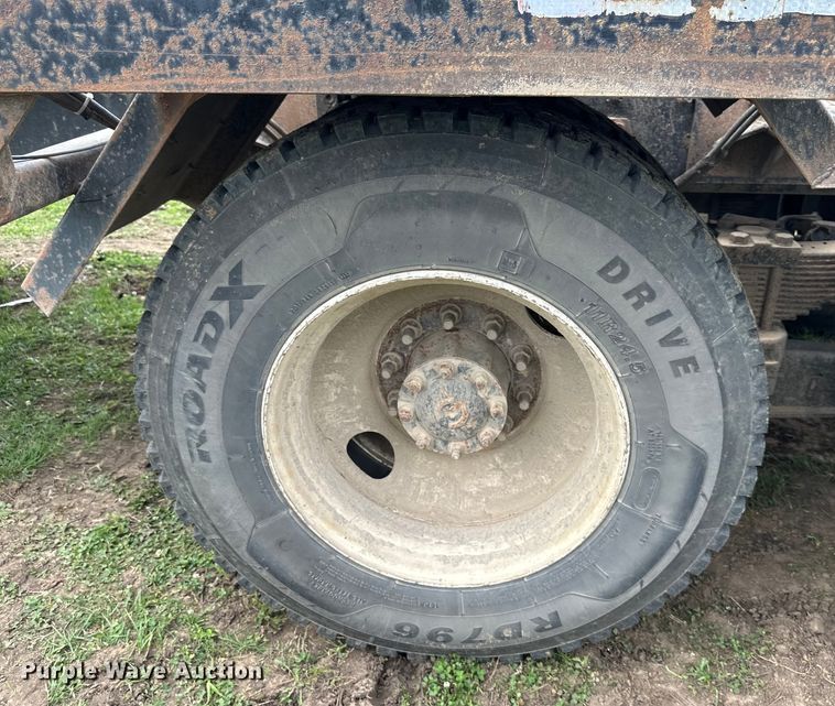 image for item NT9332 2005 Sterling  LT9500 roll-off container truck