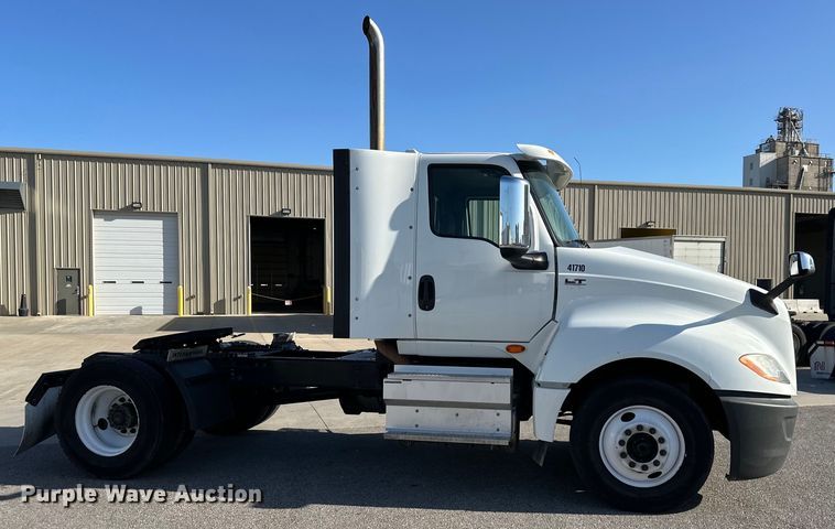 image for item NT9340 2018 International  LT semi truck