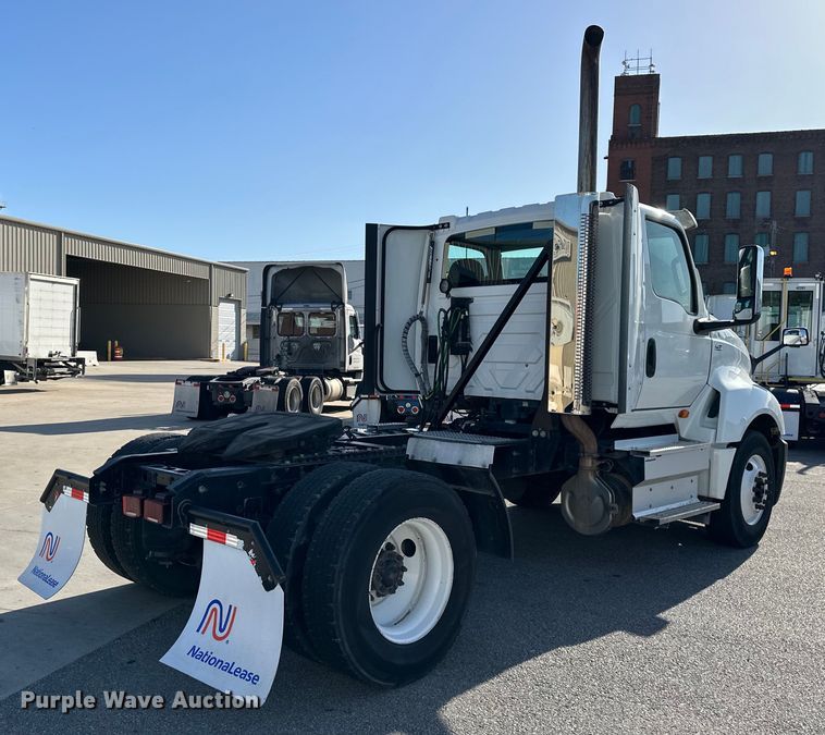 image for item NT9340 2018 International  LT semi truck