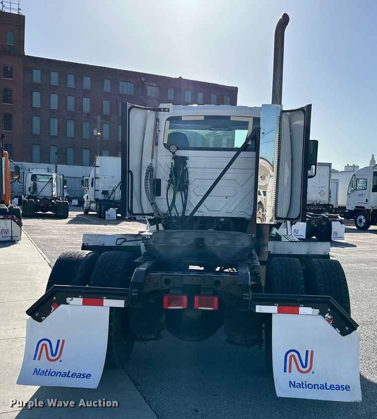 image for item NT9340 2018 International  LT semi truck