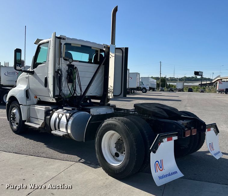 image for item NT9340 2018 International  LT semi truck