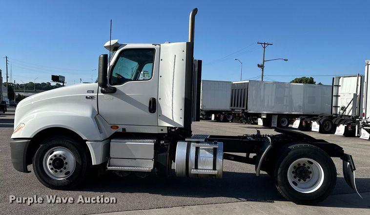 image for item NT9340 2018 International  LT semi truck