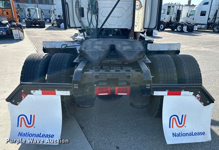 image for item NT9340 2018 International  LT semi truck