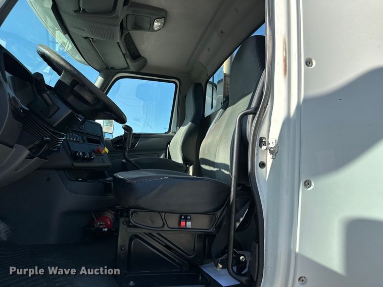 image for item NT9340 2018 International  LT semi truck