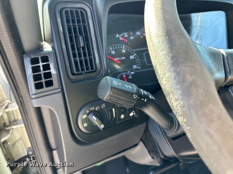 image for item NT9340 2018 International  LT semi truck