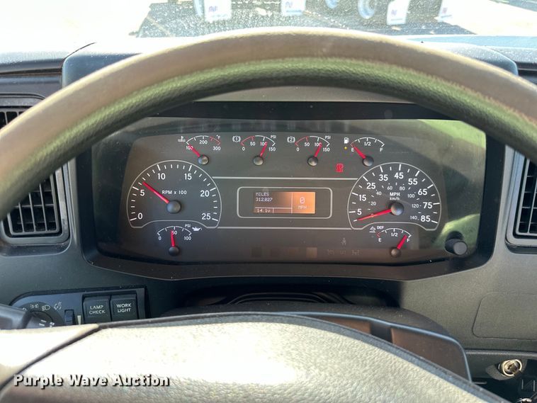 image for item NT9340 2018 International  LT semi truck