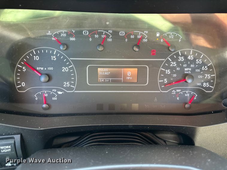 image for item NT9340 2018 International  LT semi truck