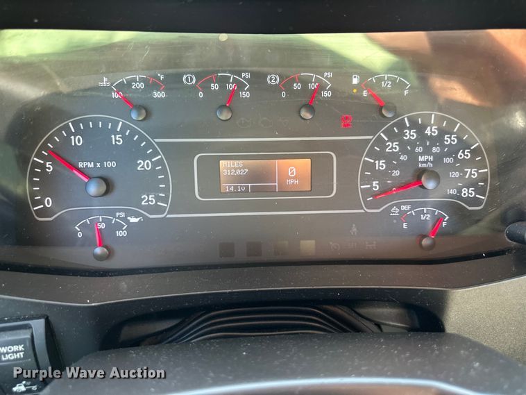 image for item NT9340 2018 International  LT semi truck