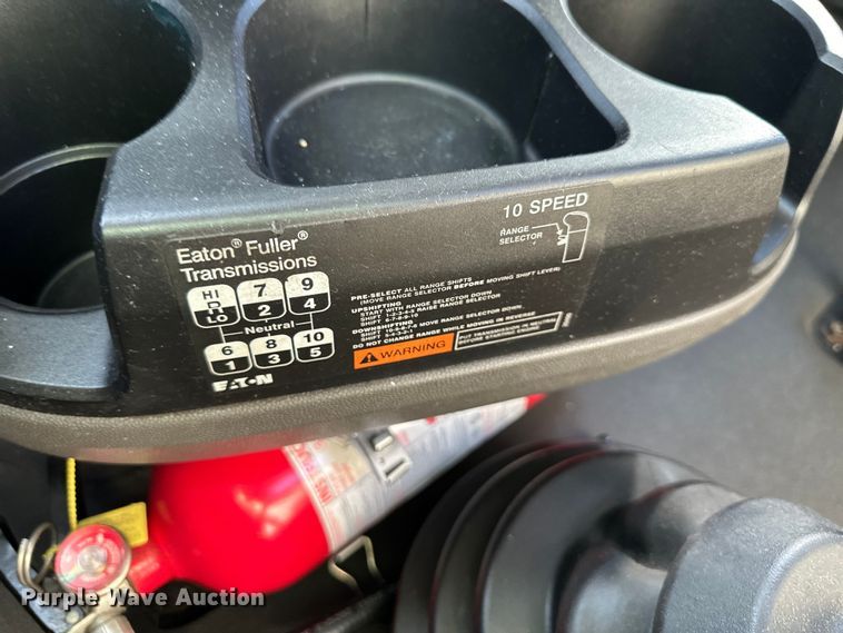 image for item NT9340 2018 International  LT semi truck