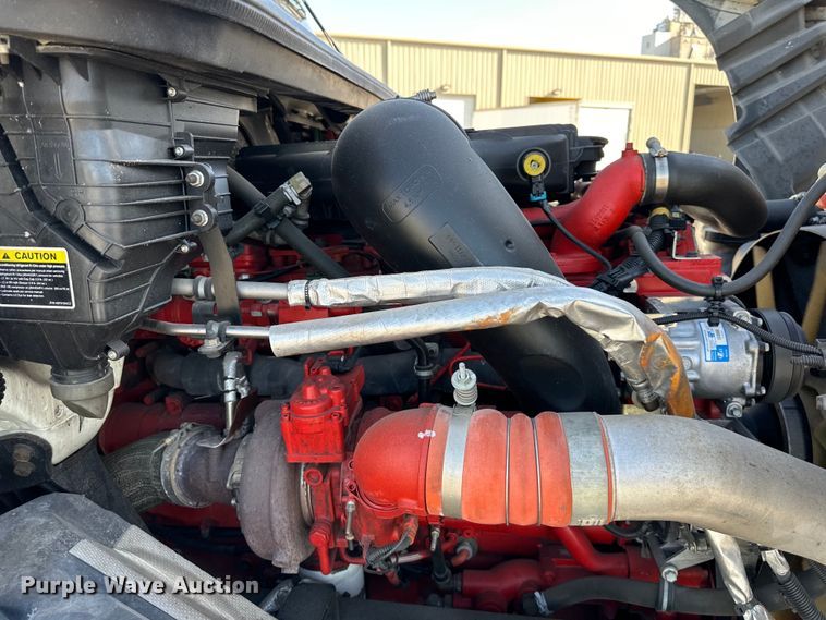 image for item NT9340 2018 International  LT semi truck