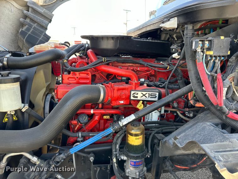 image for item NT9340 2018 International  LT semi truck