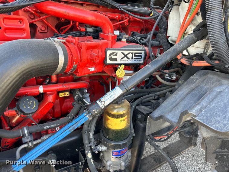 image for item NT9340 2018 International  LT semi truck