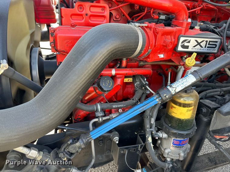 image for item NT9340 2018 International  LT semi truck