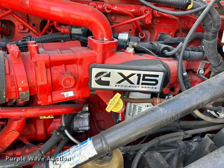 image for item NT9340 2018 International  LT semi truck