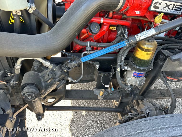 image for item NT9340 2018 International  LT semi truck