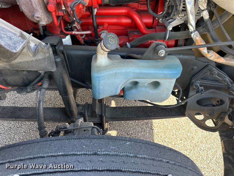 image for item NT9340 2018 International  LT semi truck