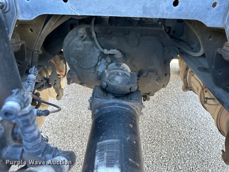 image for item NT9340 2018 International  LT semi truck