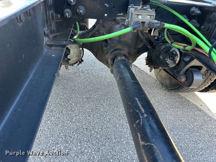 image for item NT9340 2018 International  LT semi truck