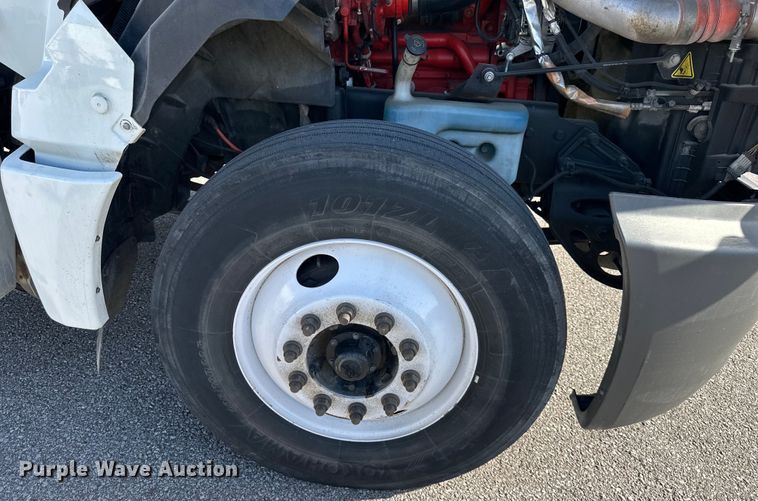 image for item NT9340 2018 International  LT semi truck