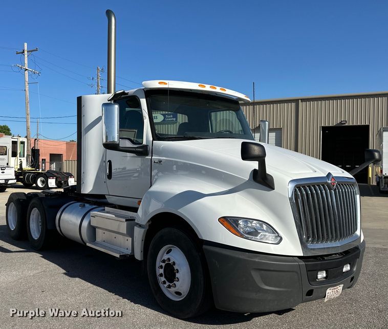 image for item NT9341 2018 International  semi truck