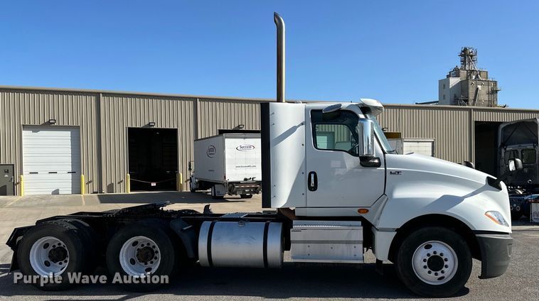 image for item NT9341 2018 International  semi truck