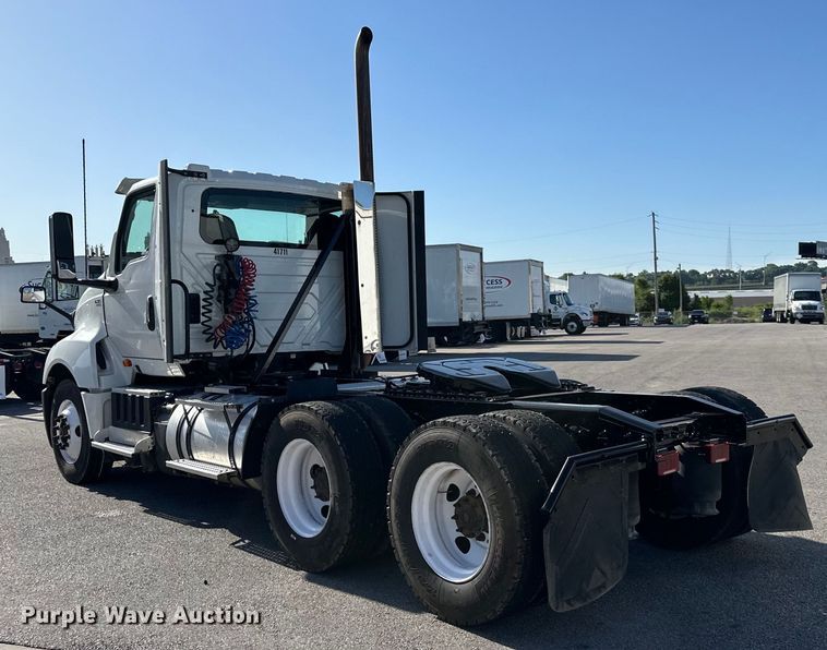image for item NT9341 2018 International  semi truck