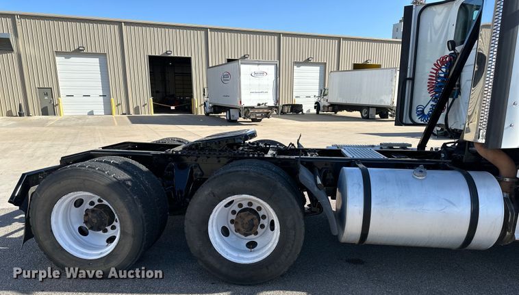 image for item NT9341 2018 International  semi truck