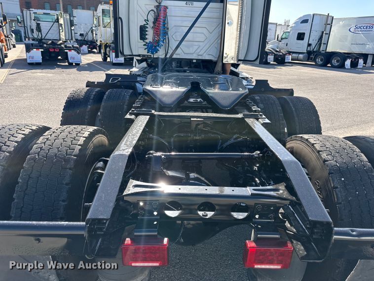 image for item NT9341 2018 International  semi truck