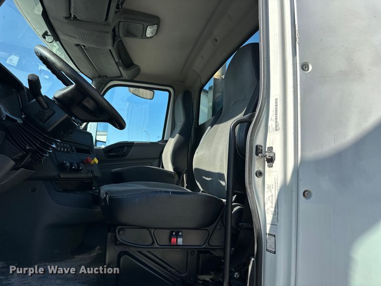 image for item NT9341 2018 International  semi truck