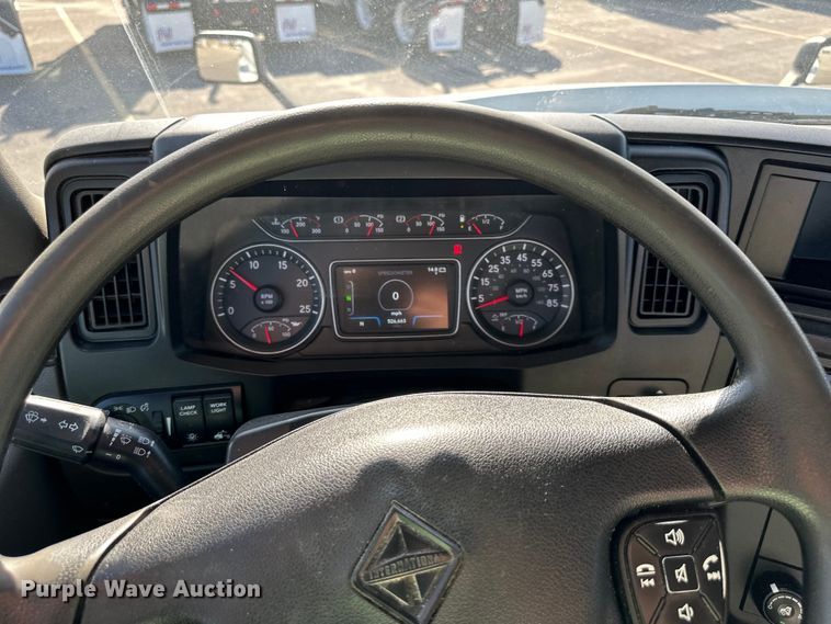 image for item NT9341 2018 International  semi truck