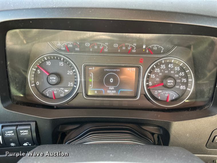 image for item NT9341 2018 International  semi truck