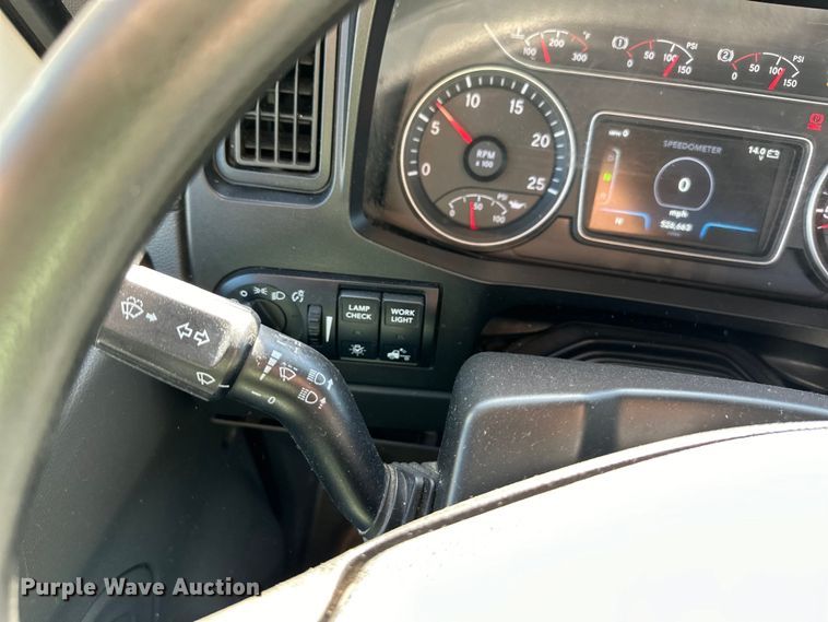 image for item NT9341 2018 International  semi truck