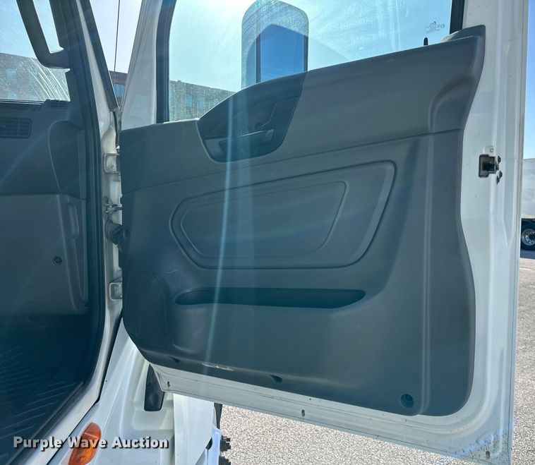 image for item NT9341 2018 International  semi truck