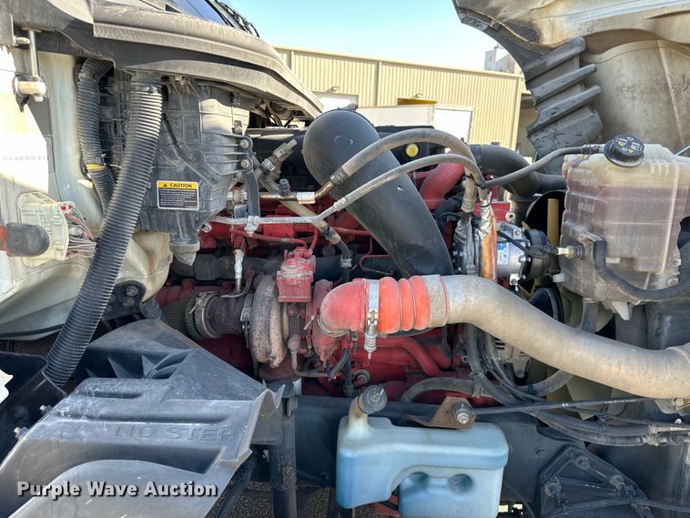 image for item NT9341 2018 International  semi truck