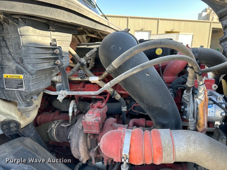 image for item NT9341 2018 International  semi truck