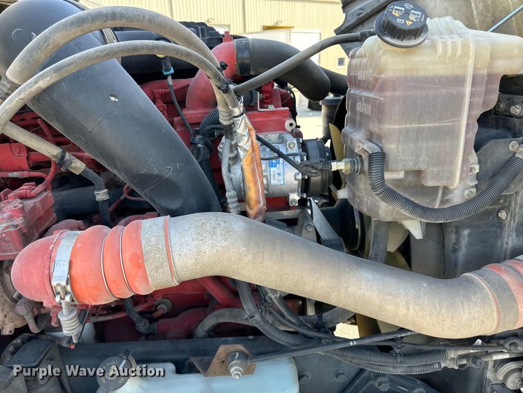 image for item NT9341 2018 International  semi truck