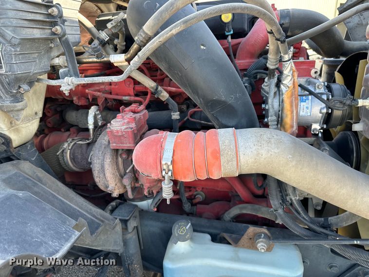 image for item NT9341 2018 International  semi truck