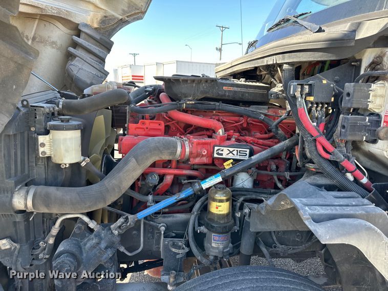 image for item NT9341 2018 International  semi truck