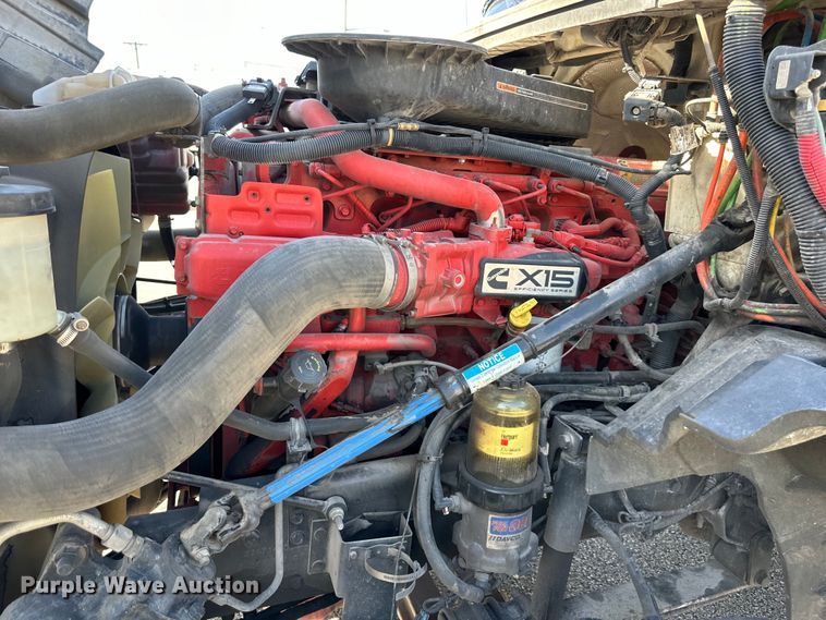 image for item NT9341 2018 International  semi truck